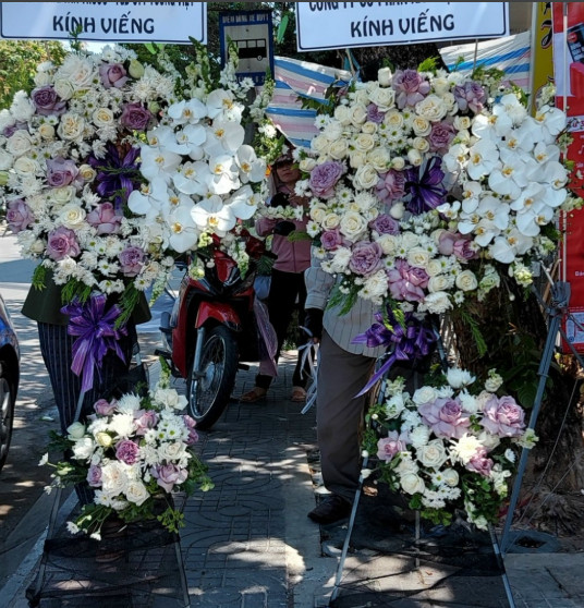 Sản phẩm hoa viếng hiện đại